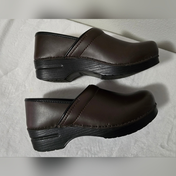 Dansko Women's Brown Mules - Picture 9 of 12